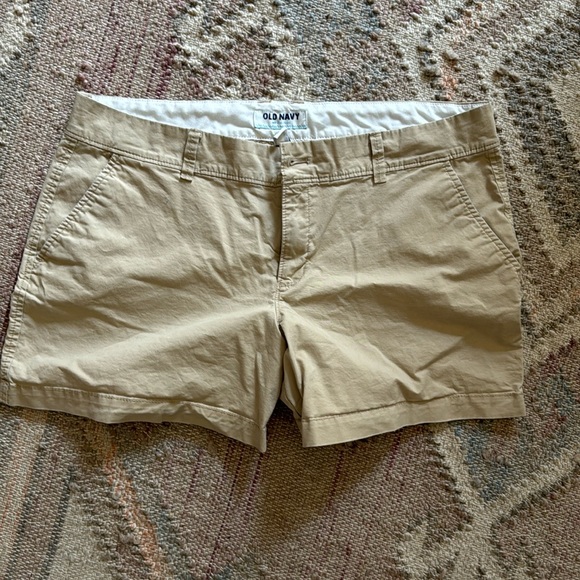 Khaki short shorts - Picture 1 of 5